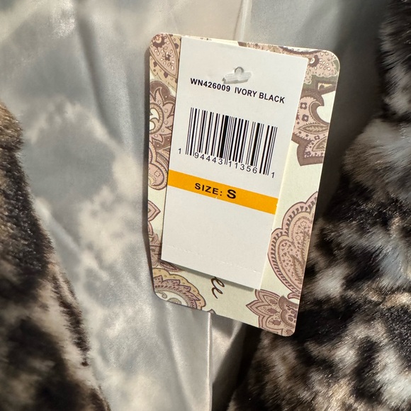 NWT Band of the Free Ivory & Black Faux Fur Jacket Sz Small - Picture 4 of 10